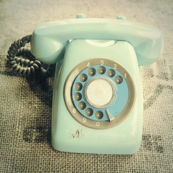 Retro roterende telefoon op natuurlijke linnen textuur — Stockfoto