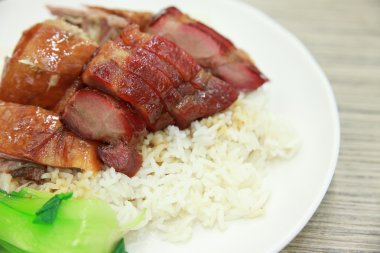 ile kavrulmuş domuz eti pilav