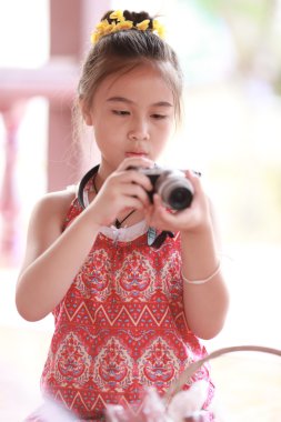 sevimli kız portresi kapatmak