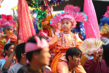 Chiangmai, Tayland-Mart 30:Poi seslendirdi uzun Festivali, geleneksel