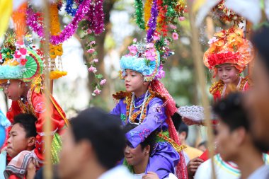 Chiangmai, Tayland-Mart 30:Poi seslendirdi uzun Festivali, geleneksel