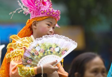 Chiangmai, Tayland-Mart 30:Poi seslendirdi uzun Festivali, geleneksel