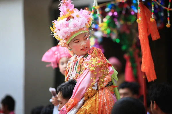 清迈，泰国 3 月 30:Poi 唱长的节日，传统 — 图库照片