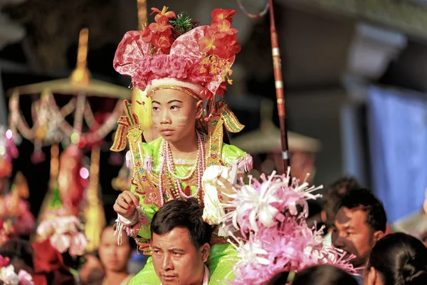 Chiangmai, Tajlandia-marca 30:Poi śpiewali długo festiwalu, tradycyjny — Zdjęcie stockowe