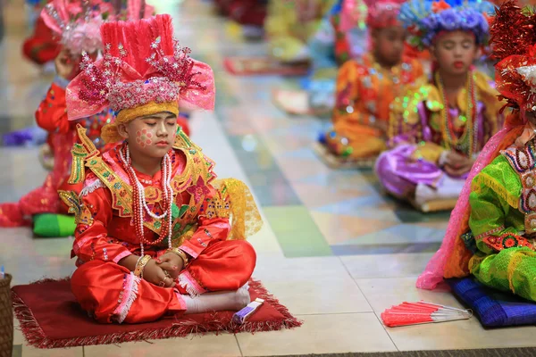 清迈，泰国 3 月 30:Poi 唱长的节日，传统 — 图库照片