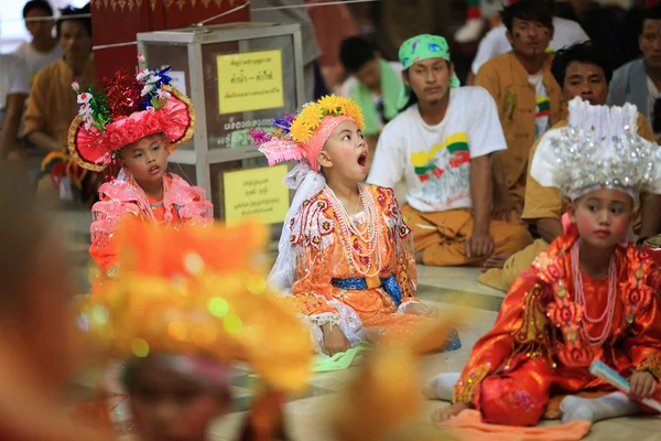 Chiangmai, Tajlandia-marca 30:Poi śpiewali długo festiwalu, tradycyjny — Zdjęcie stockowe