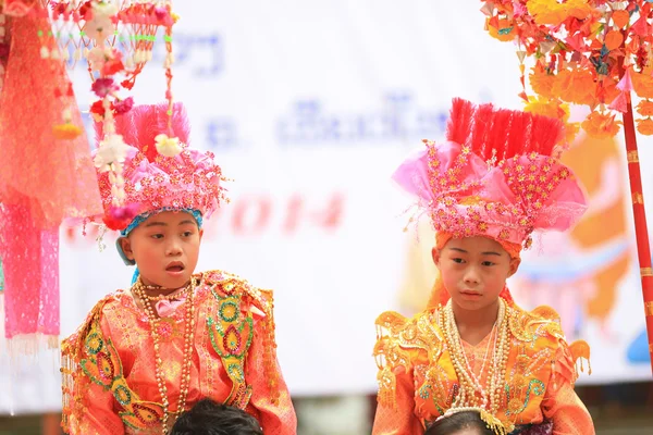 清迈，泰国 3 月 30:Poi 唱长的节日，传统 — 图库照片