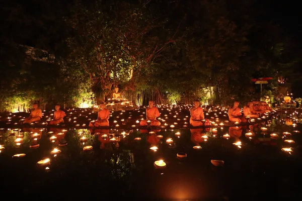 CHIANG MAI THAILAND-FEVEREIRO 14: Dia de Vesak. Budista tradicional — Fotografia de Stock