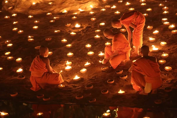 CHIANG MAI THAILAND-FEBBRAIO 14: Giornata del Vesak. Buddista tradizionale — Foto Stock