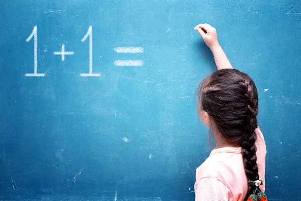 Girl drawing on chalkboard — Stock Photo, Image