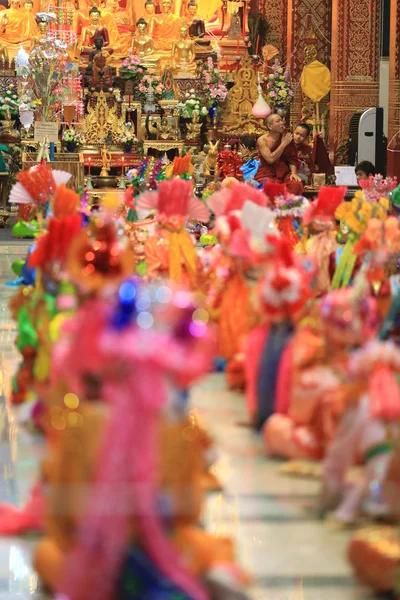 Чіанг травня, Таїланд-Березень 30:Poi співав довгий фестиваль, традиційна — стокове фото