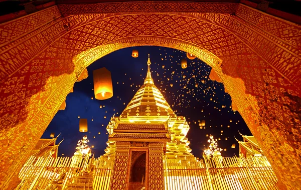 Natt Visa doi suthep Chiangmai, thailand Royaltyfria Stockfoton