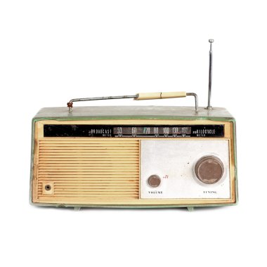 izole beyaz zemin üzerine eski retro radyo