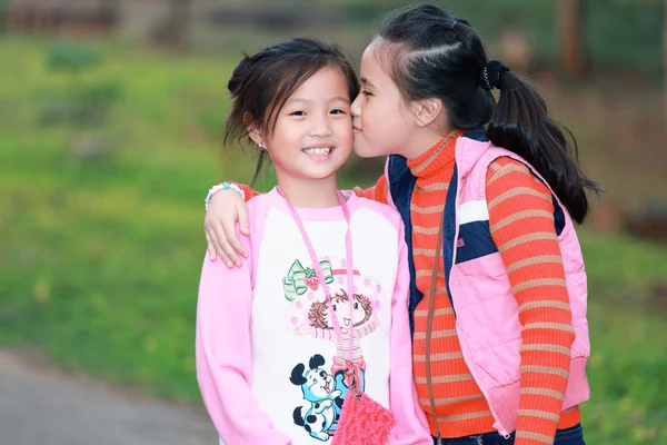 Hermanas. — Foto de Stock