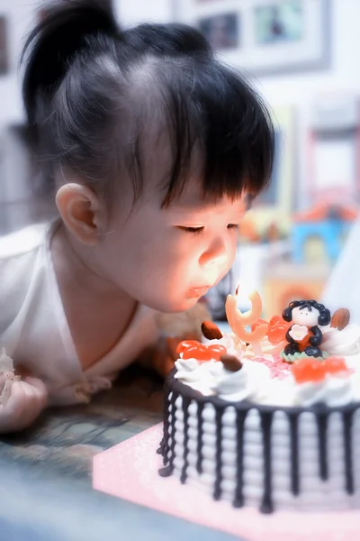 Niña feliz cumpleaños — Foto de Stock