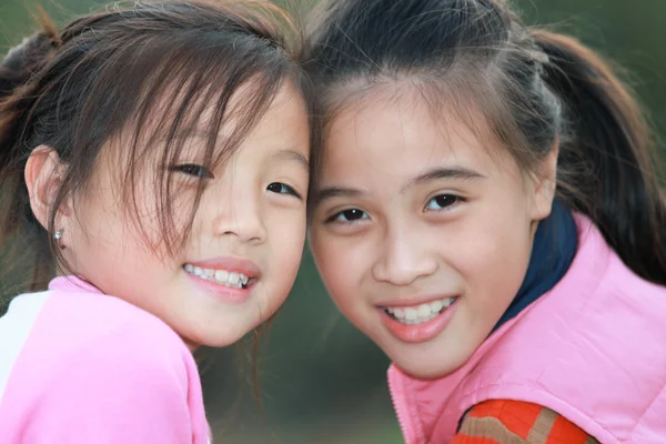 Hermanas. — Foto de Stock