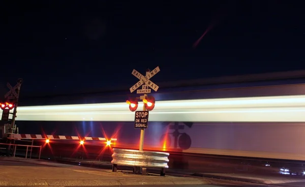 Train de voyageurs de nuit — Photo