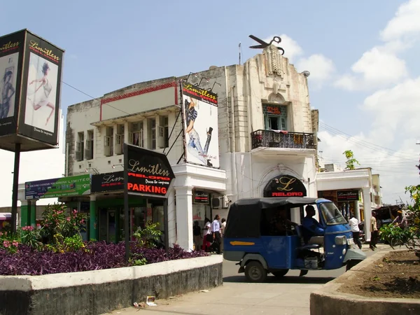 Travle gade i Mombasa 3 - Stock-foto