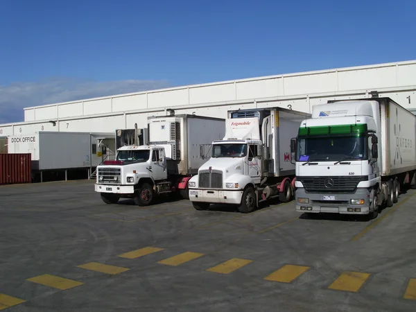 Trucks getting around and doing their thing — Stock Photo, Image