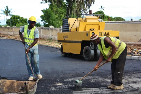 Roadworkers in Kenya. — Stock Photo, Image