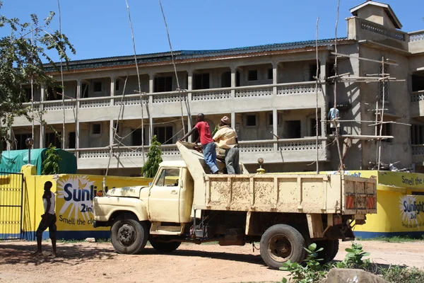 Kipper vrachtwagens. Kenia — Stockfoto