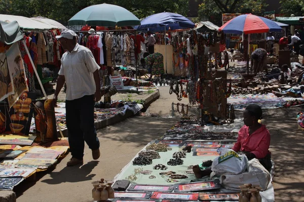 Рынок Масаи. Найроби . — стоковое фото