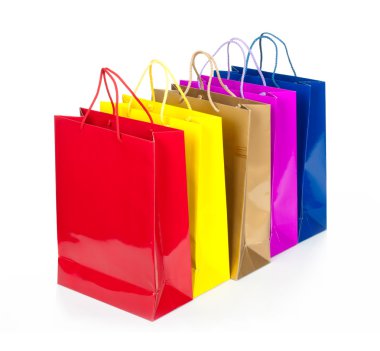 satırda renkli alışveriş torbaları