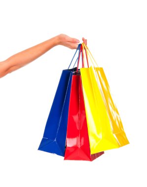alışveriş torbaları üzerinde beyaz izole kadın eli ayarlamak