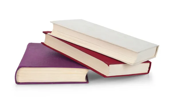 Beyaz arkaplanda bir yığın eski kitap