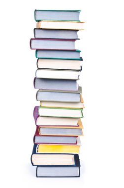 Beyaz arkaplanda bir yığın eski kitap