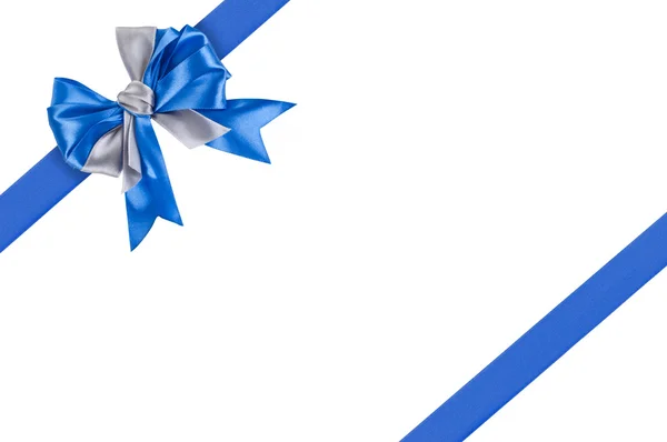 Güzel mavi saten hediye yay, üzerinde beyaz izole — Stok fotoğraf