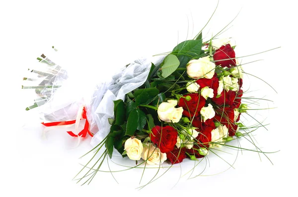 Vacker bukett av ljusa röda blommor isolerad på vit bakgrund Stockfoto