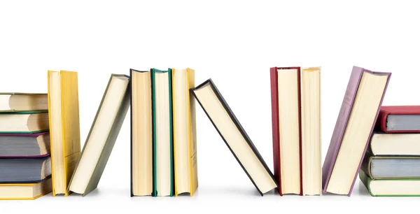 Beyaz bir arka plan karşı eski antika kitaplar