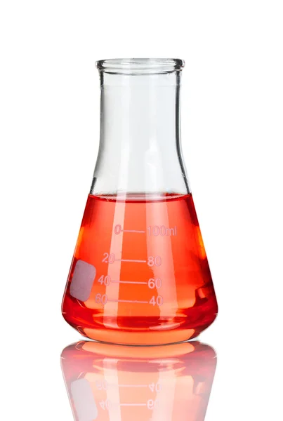 Тестовая трубка с красной жидкостью, изолированной на белом — стоковое фото