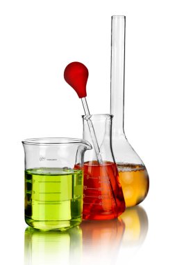 test tüpleri ile üzerine beyaz izole renkli sıvı