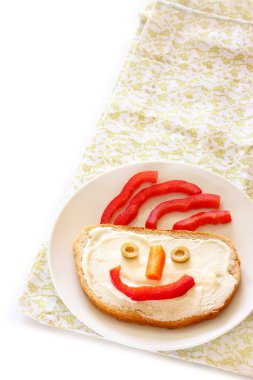 mutlu yüz ekmek üzerinde. metin için izole yer.