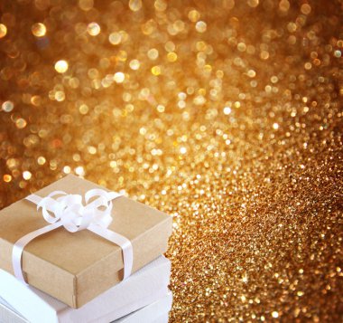 altın arka plan kopya alanı ve hediyeler ile