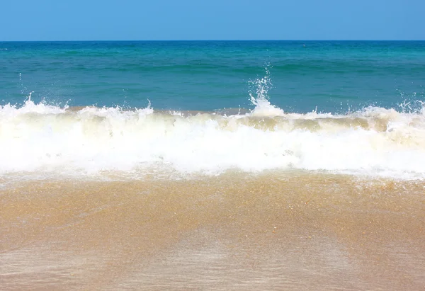 Beach and tropical sea — Stock Photo, Image