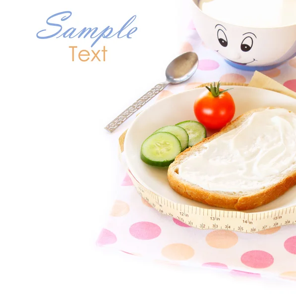 パンと野菜の測定テープとしてダイエット用健康食品 — ストック写真