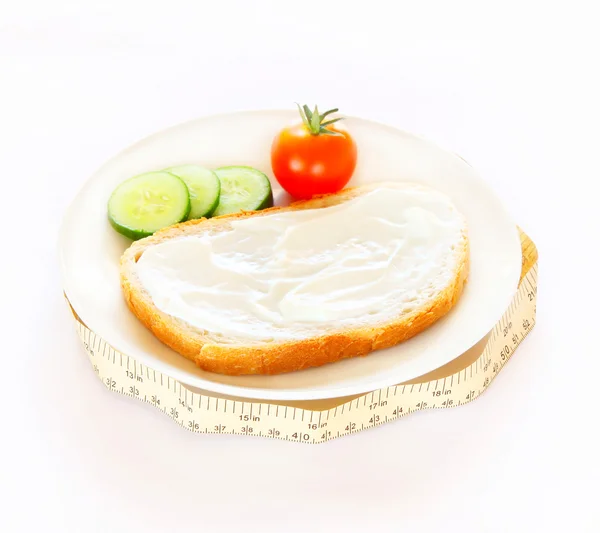 クリーム チーズと野菜のスライスされたパン — ストック写真