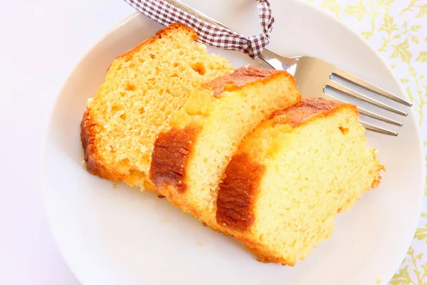 Pastel de limón fresco en rodajas — Foto de Stock