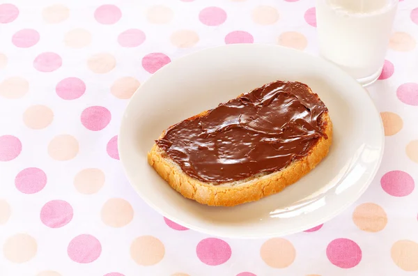 チョコレートの普及とパンのスライス — ストック写真