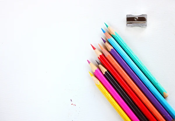 Lápices de colores sobre lienzo con textura —  Fotos de Stock
