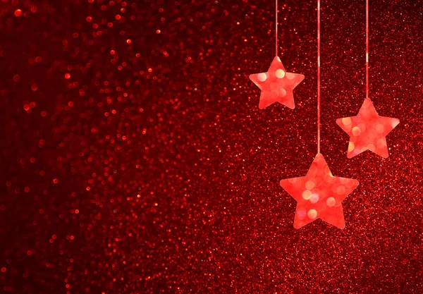 Roter defokussierter Hintergrund mit Bokeh-Lichtern und funkelnden Sternen — Stockfoto