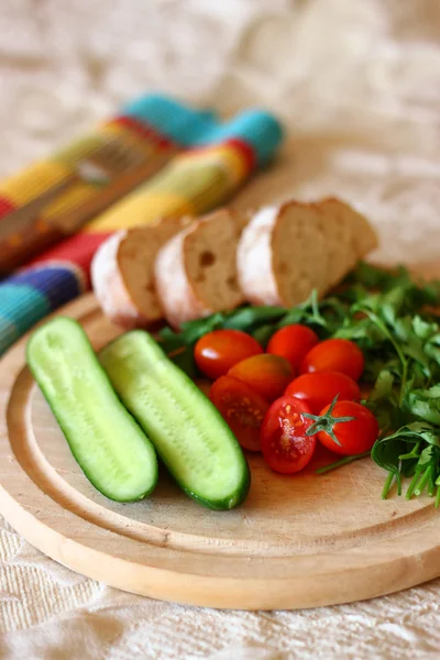 Grönsaker på tallriken för sallad — Stockfoto