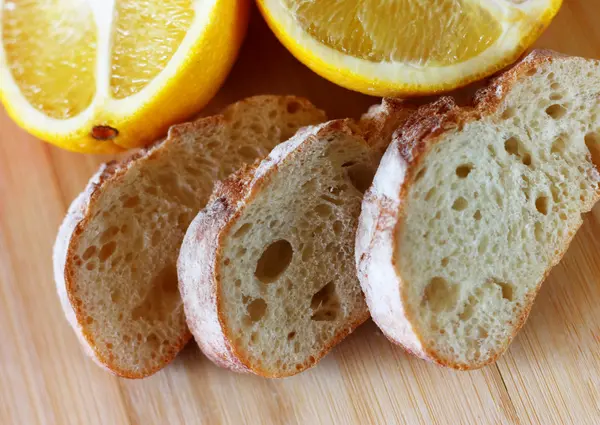 Pan al horno y naranjas — Foto de Stock