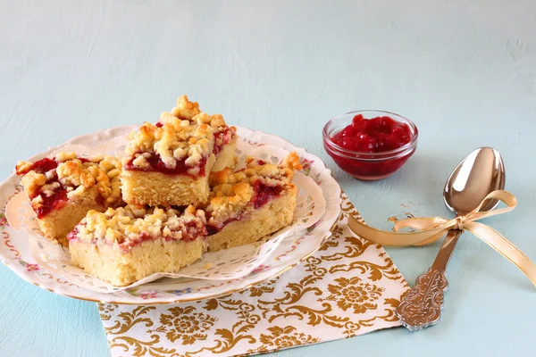 Cherry cake and jam — Stock Photo, Image