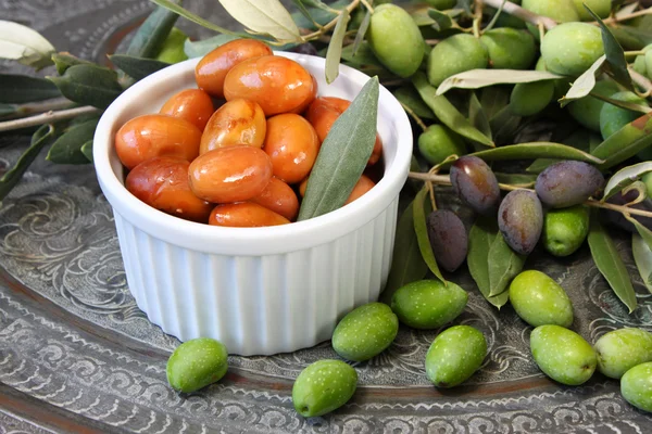 Olive piccanti fatte in casa — Foto Stock