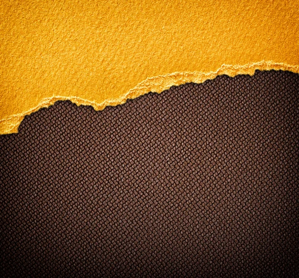 Papel rasgado amarelo vintage — Fotografia de Stock