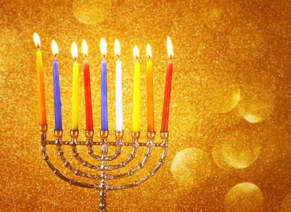 Hanukkah menorah con candele accese — Foto Stock
